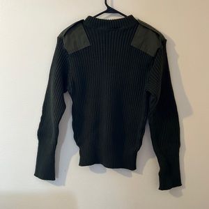 Green wool service sweater with epaulettes. Size 38